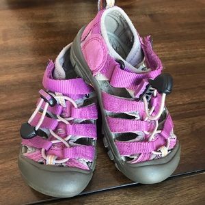 Toddler girls Keen shoe